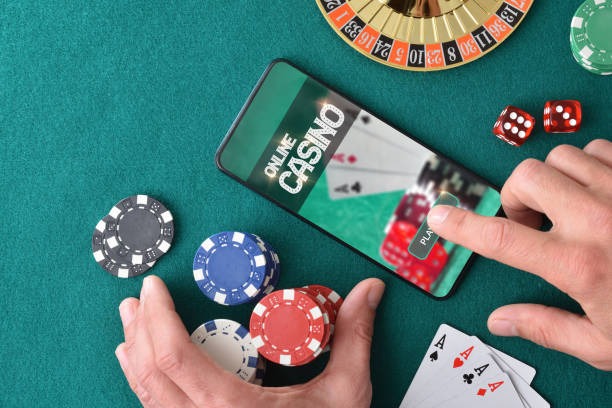 Live dealer revealing Dragon Tiger cards at istanaimpian3 studio